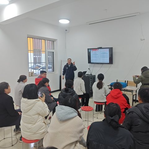 东里街道珍集社区连和东里社工站开展《河北省消防条例》宣贯培训活动