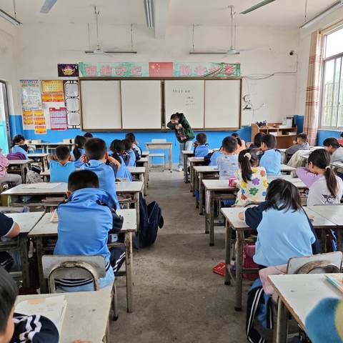 安全在心中，消防在行动——三里镇大零小学消防应急疏散演练