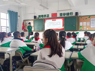 草长莺飞四月天，实习生活真新鲜 ——上饶一小三江总校四月第三周实习周报