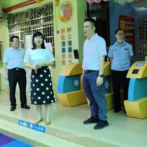昌江黎族自治县县政府副县长王昌江入园开展校园安全检查工作