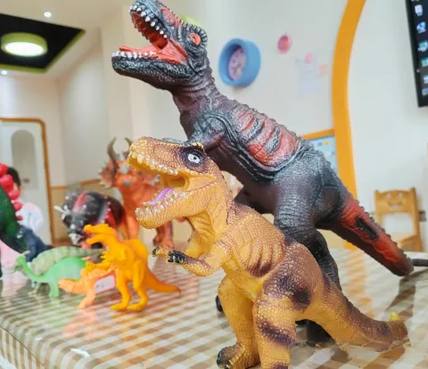 《恐龙探险队》