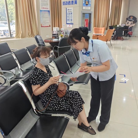 哈密市分行红星路支行—“劳动者港湾”守护您的每一份权益