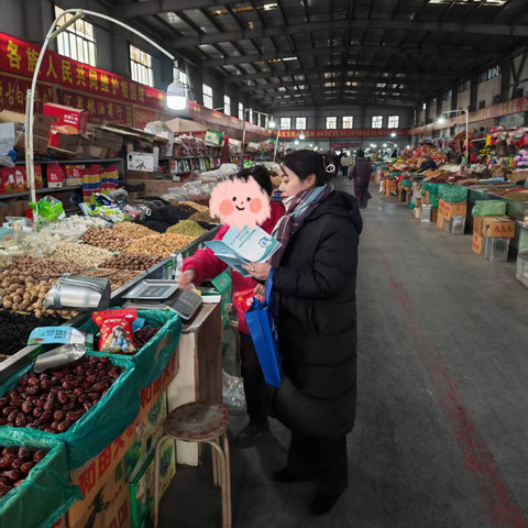 哈密市分行红星路支行联合信用卡中心开展“新春消保走基层”活动