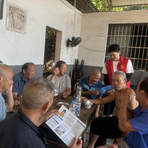 璧城街道四面山村开展抗旱和森林防火的宣传活动