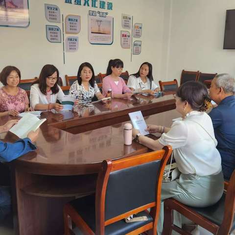 国网宕昌县供电公司组织退休老同志学习党的二十届三中全会精神