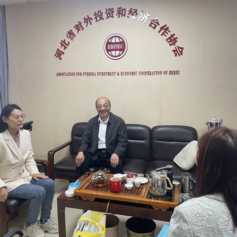 新石街道党工委开展“送政策进楼宇”活动