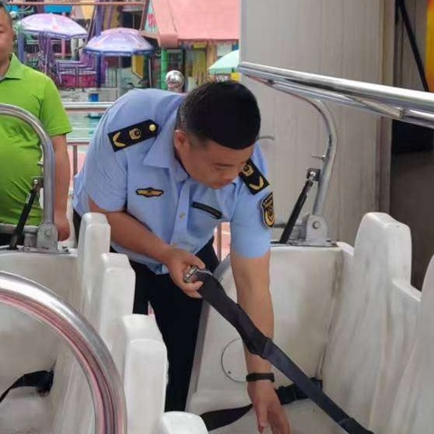 莲湖区西关市场监管所--联合开展节前儿童游乐设备安全检查