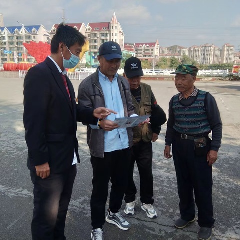 工行明山支行开展“敬老月”反诈宣传活动