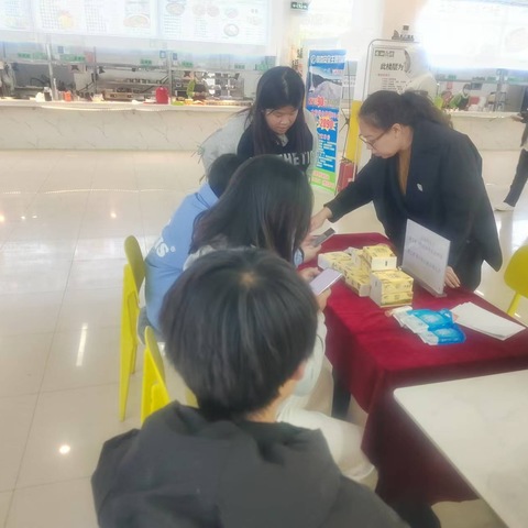 本溪明山支行协同融信支行营业室走进校园助力“上甘岭”战役