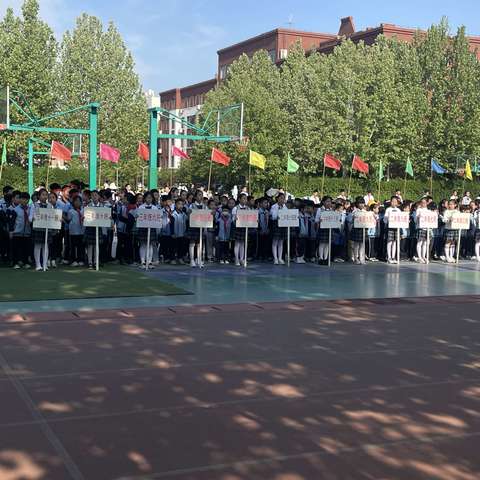 燃放春日，舞动春天—记潍坊日向友好学校三年级五班春季运动会