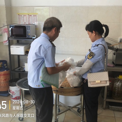 八所市监所针对人民南路与东风路交叉口、东风路段沿街商铺“禁塑”问题整改进行复查