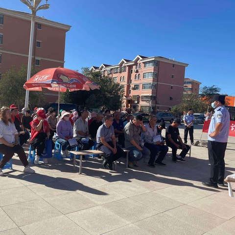 衡山路社区第一网格联合衡山路社区警务室开展“禁毒反邪、防电信诈骗、扫黑除恶”集中宣传活动