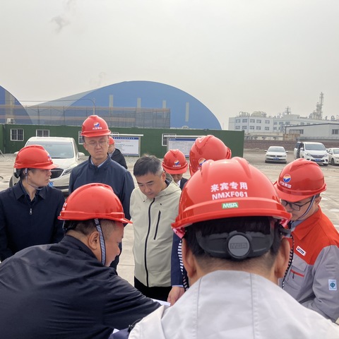 乌海分行党委书记顾刚同湖北三峡分行杨浩行长一行到内蒙古兴发科技有限公司进行调研