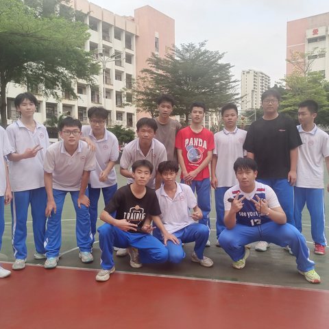 高一篮球减压赛，释放青春活力