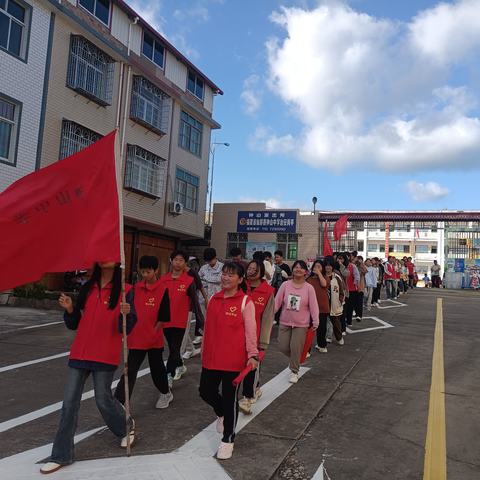 缅怀先烈，促成长 践行环保，担使命            ——钟山中学开展秋季社会实践活动