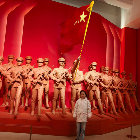 寻红色之光，燃成长力量