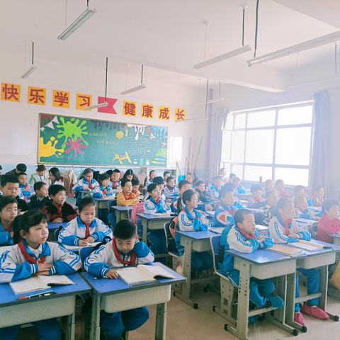 昌吉市第十三小学开展州级课题《新课标理念下小学语文“思辨性阅读与表达”任务群实践策略的研究》