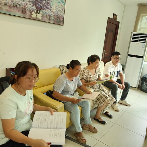 凝聚智慧，共研数学——初一数学备课组第二次集体备课风采记录