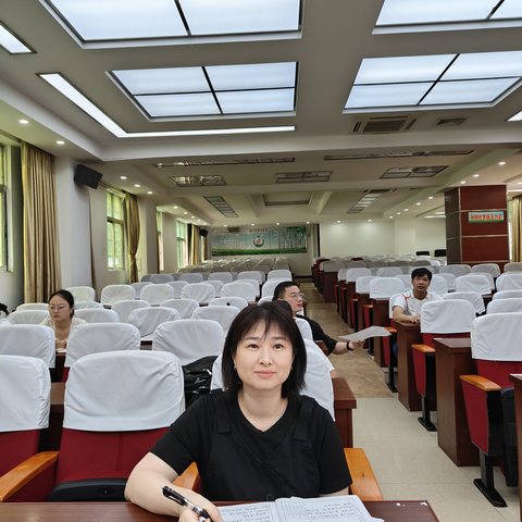 “智”汇数学课堂，“能”启教学新篇——记海口四中初中数学组6月基地培训活动