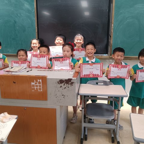 [金洲名师苑]御龙湾小学25春季硬笔书法班学期汇报