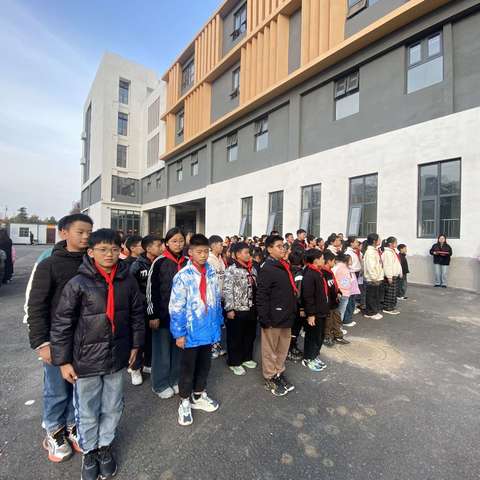 榜样引领勇争先，蓄势待发齐奋进——立新小学东海路校区2024年秋质量检测表彰大会