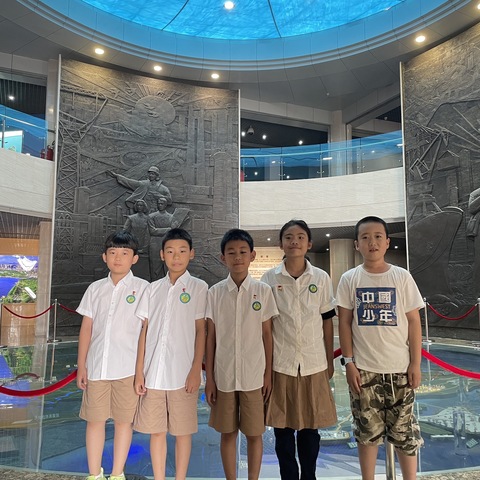 机场路小学三（4）中队第六小队 参观唐山地震遗址博物馆的研学活动。