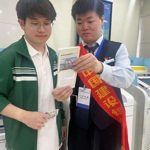 安徽省分行马鞍山佳山支行开展“建行消保暖暖的 与您携手常相伴”之 “浓情五月话消保”专项消保教育