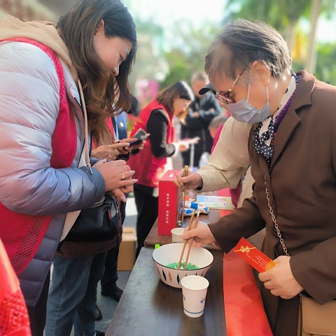 “浓浓感恩情 守富大闯关”趣味游园会活动