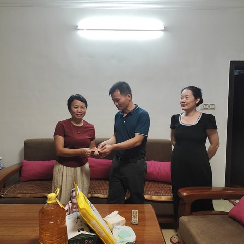 国庆慰问，传递温暖——走访慰问因公牺牲党员家属