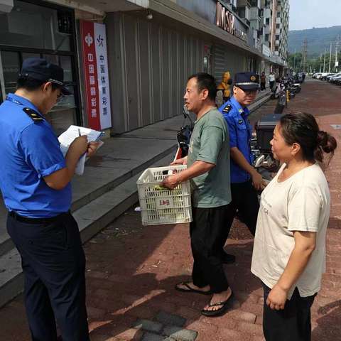 马连洼街道综合行政执法队开展市容环境秩序整治行动