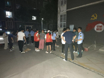 社区“萤火虫”点亮群众“平安灯”——府西社区开展电动车安全隐患集中排查整治夜查行动