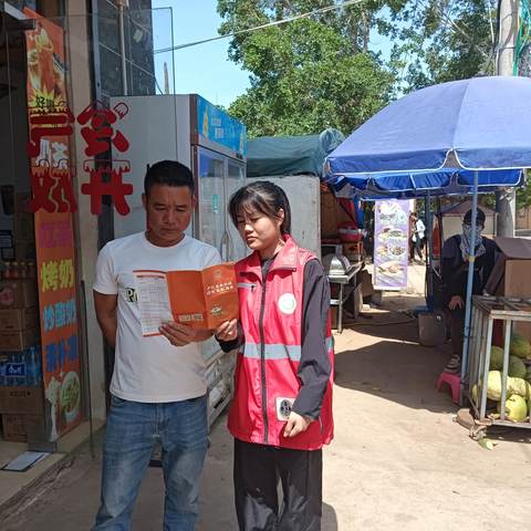 三家镇网格员开展反走私宣传工作