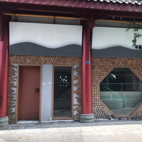 穿越城水街门面双间，房东优价出售产权20.38平方另一间24.37平方合计44.75平方