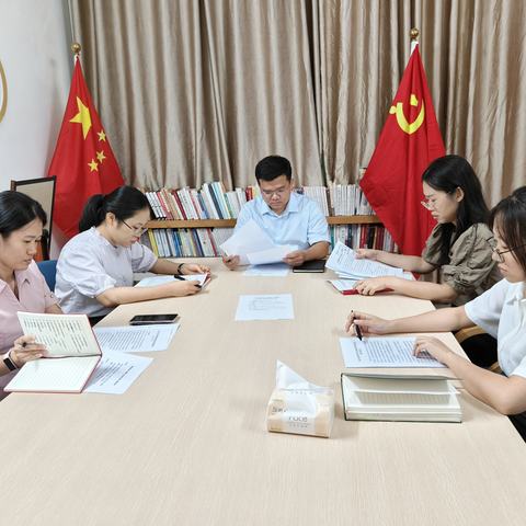 县委办政研室、信息室、改调室组织 8月份科室学习例会