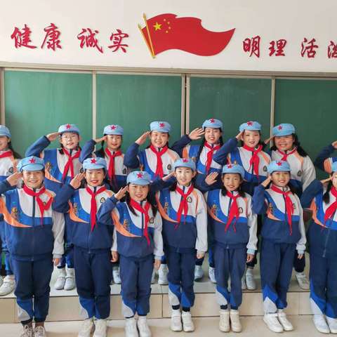 第一小学《丹青染就七十五，少年共谱中华图》主题班会