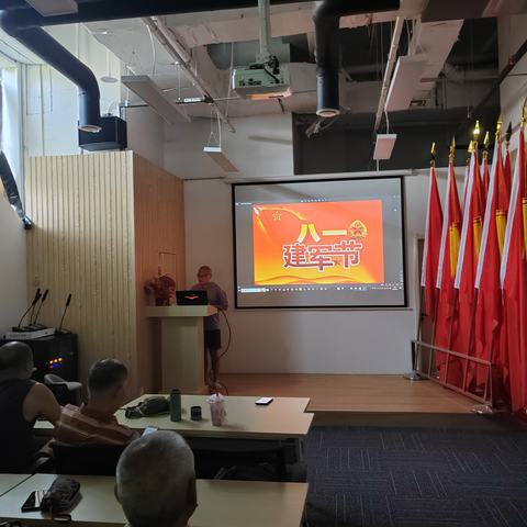 小寨路街道交大一附院社区组织 庆八一，致敬英雄，慰问残疾军人，观影活动