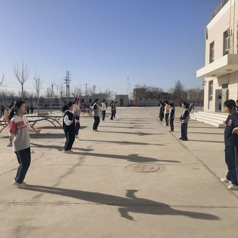 以考代练，备战中考———记库尔勒市第十九中学体育中考模拟测试