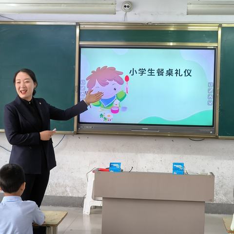 小餐桌   大文明， 用餐礼仪我践行——禾田班家长进课堂活动