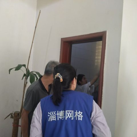 网格员为民服务在一线