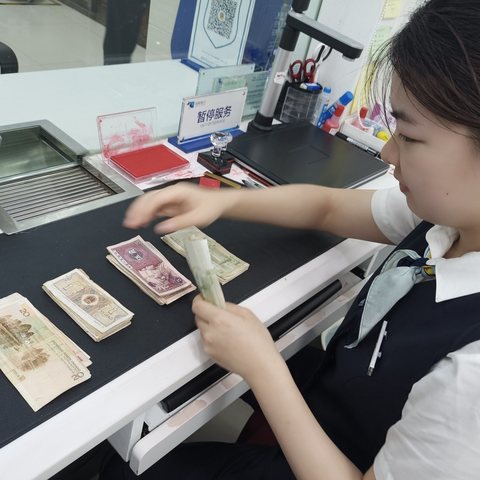 赫山支行积极开展残损人民币回收工作