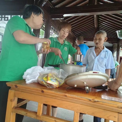 夏日送清凉，浓浓敬老情！