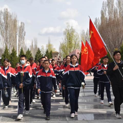 清明时节祭先烈 缅怀忠魂砺初心