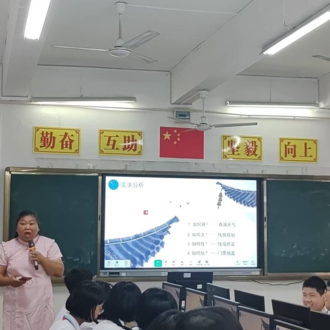 指尖轻舞，邂逅奇妙之旅——-海口九中信息技术组张华主任公开课纪实