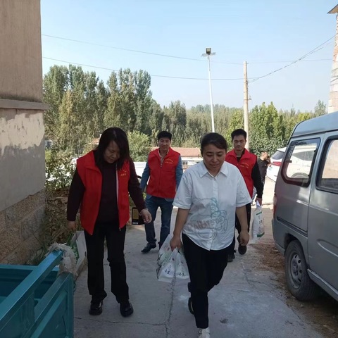 爱满重阳节，情暖老兵心