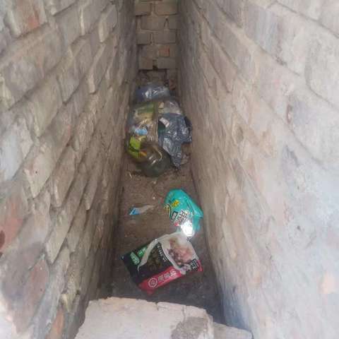 “小木板”解决“大隐患”——自强社区及时整治杂物堆积隐患，筑牢安全防线