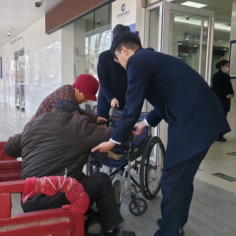 银行服务无小事，优质服务暖人心