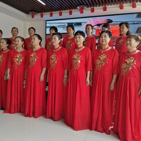 丹桂飘香邀明月 雨露甘甜孝老亲