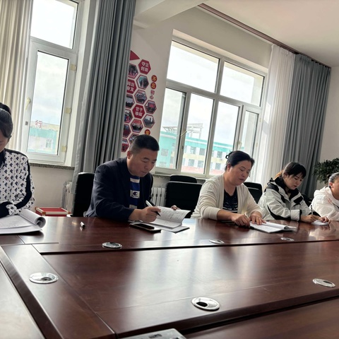 【教学教研】专业引领明方向 倾情指导促成长——旗教师发展中心教研员莅临我校开展调研指导工作