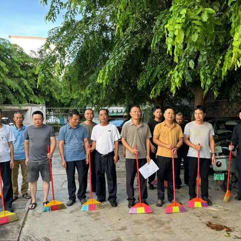 临高县公安局开展爱国卫生运动清理积水活动