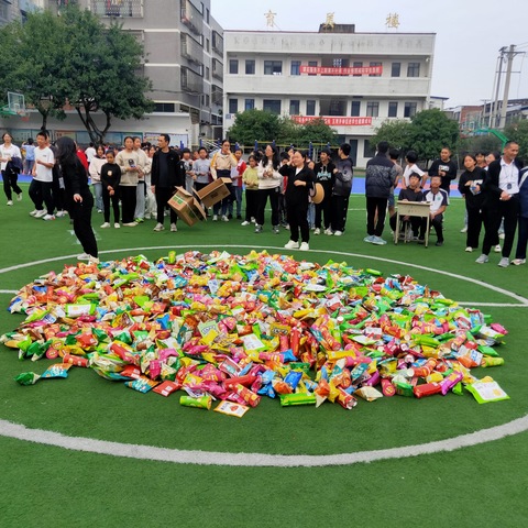 不能让我的学生没吃的                           ———泸县石马中学